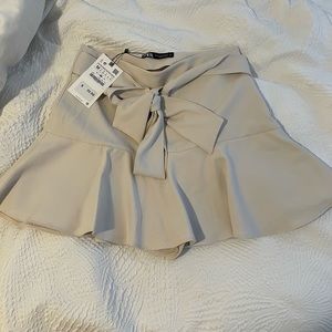 NWT Zara Bow Trim Skort size Medium